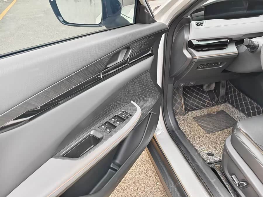 Changan UNI-V 2022 car image #8