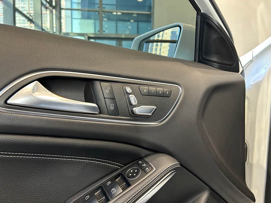 Mercedes-Benz GLA Class 2020 car image #8