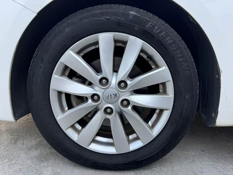 Kia K3 2013 car image #8