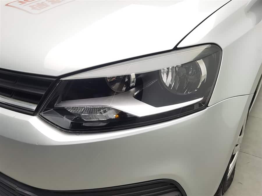 Volkswagen Polo 2017 car image #8