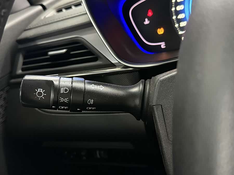 GEELY 2019 car image #8