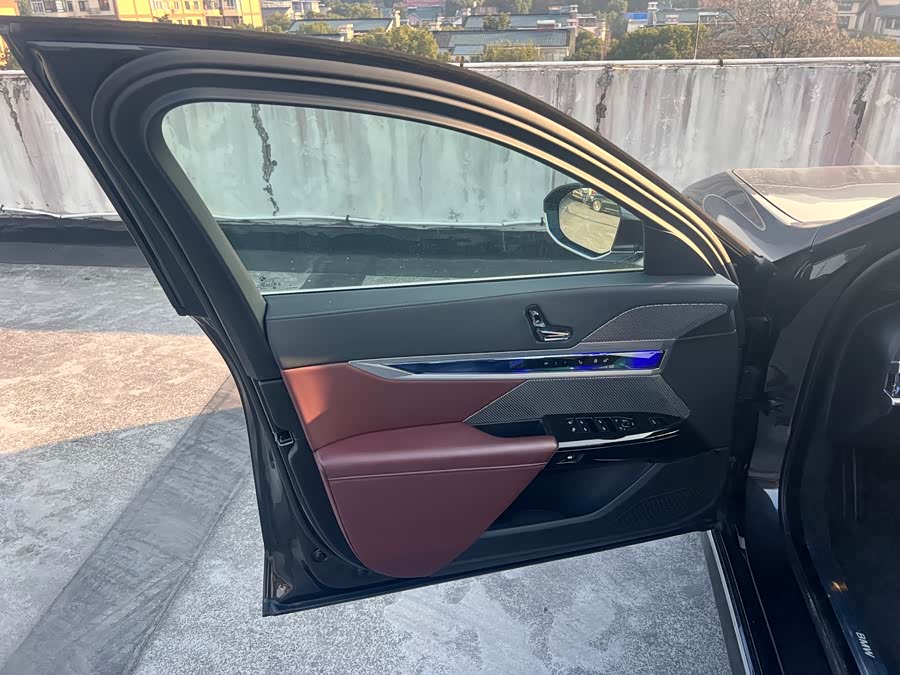 BMW 7 Series 2024 car image #8