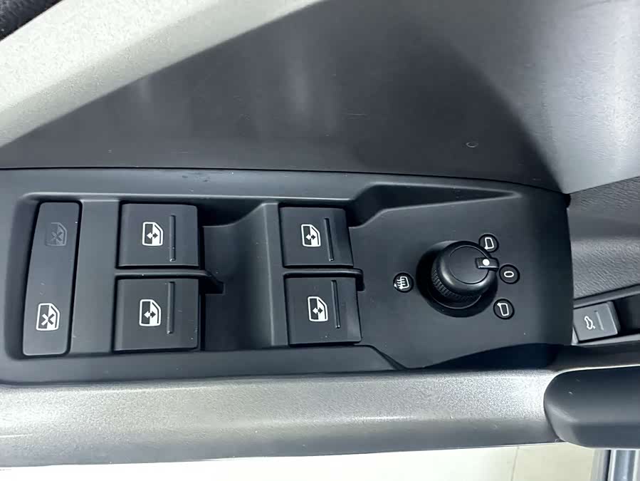 Audi Q3 2021 car image #8