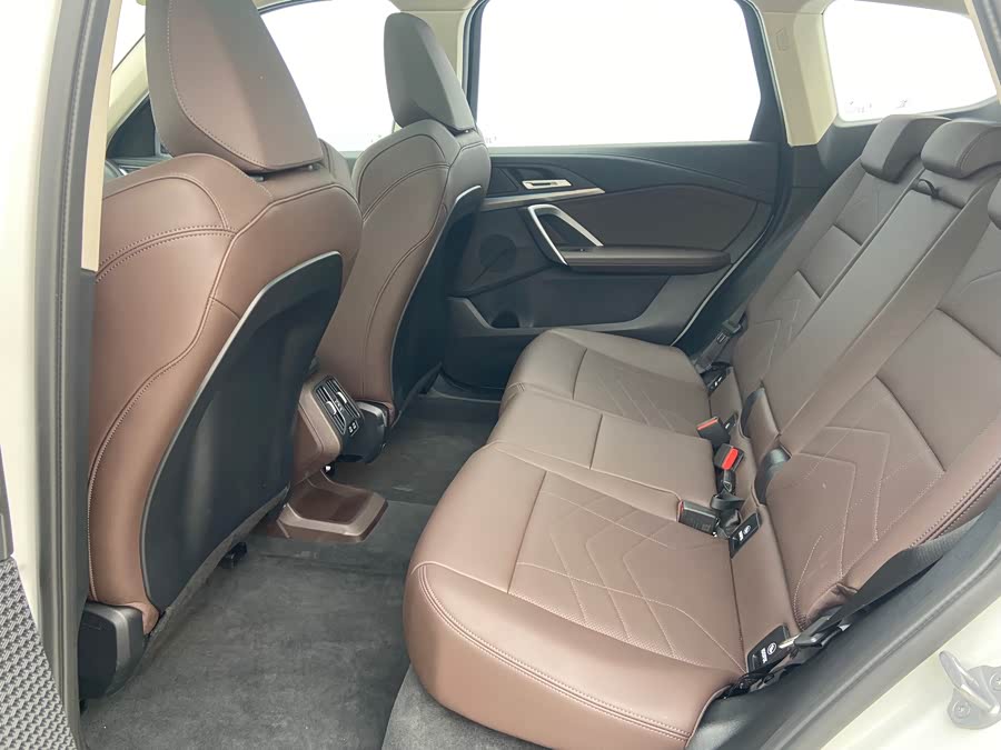 BMW iX1 2025 صورة سيارة #8