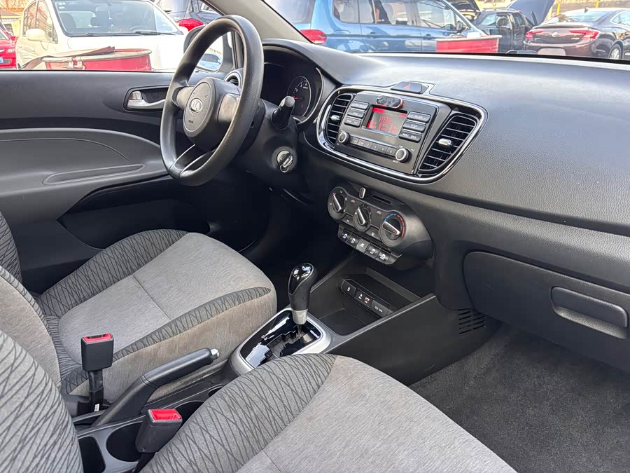 Kia 2020 car image #8