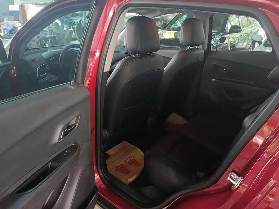 Chevrolet Tracker 2018 immagine di auto #8