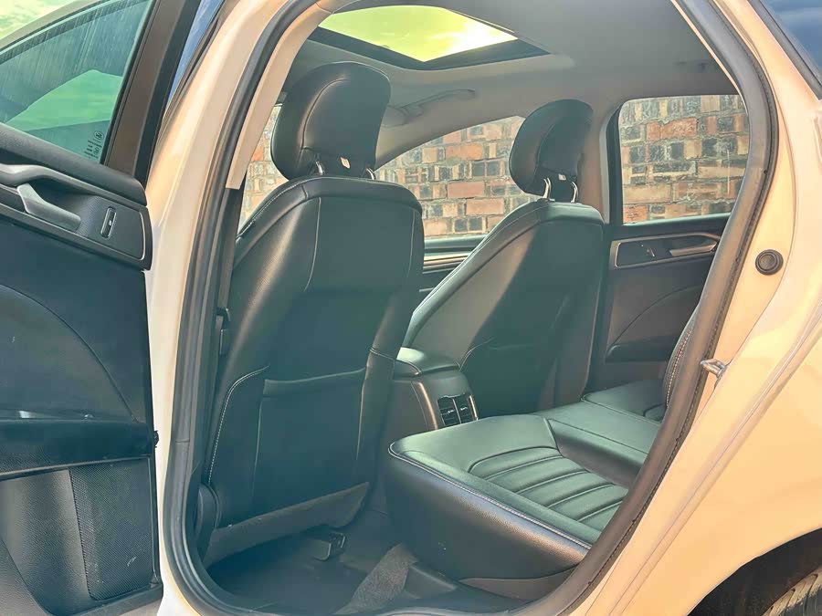 Ford Mondeo 2017 car image #8