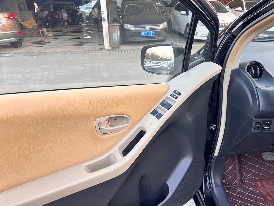 Toyota Yaris 2010 imagen de coche #8