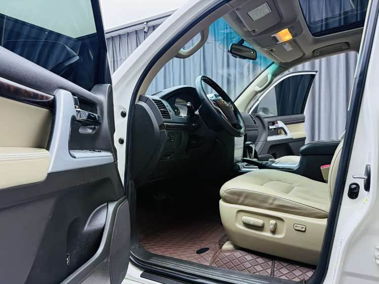 Toyota Land Cruiser 2010 #8 Toyota Land Cruiser 2010 car image #8