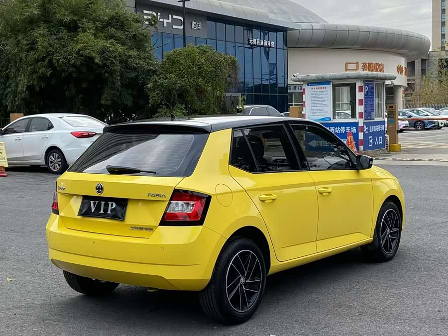 Skoda Fabia 2017 immagine di auto #8