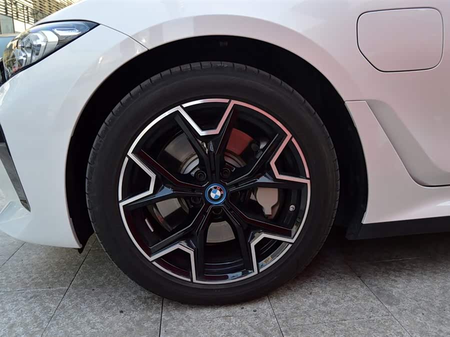 BMW i3 2025 car image #8