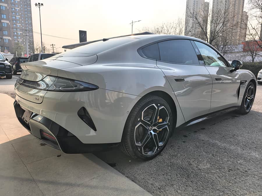 MI SU7 2024 image de voiture #8