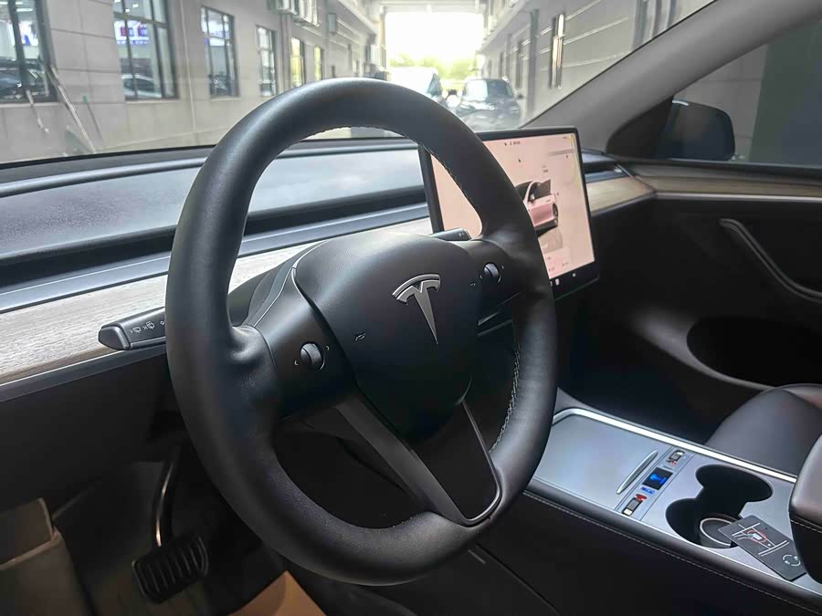 Tesla Model Y 2023 #8 Tesla Model Y 2023 car image #8