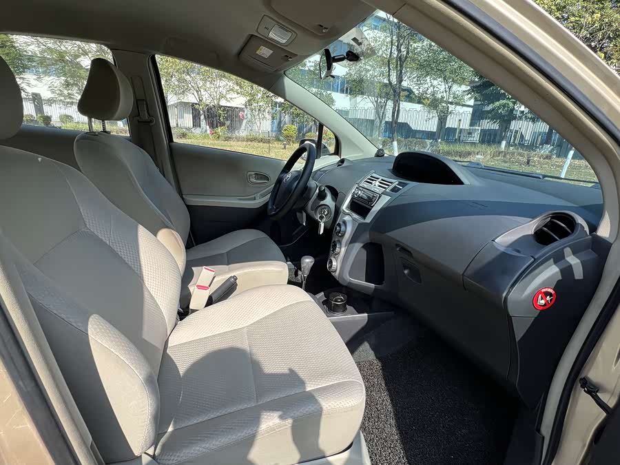 Toyota Yaris 2010 imagem de carro #8