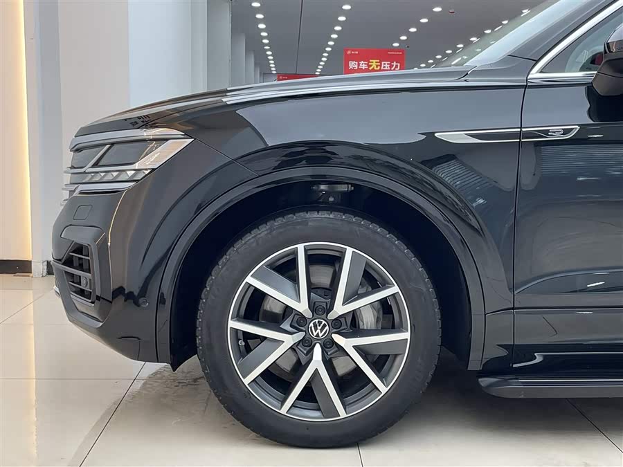 Volkswagen Touareg 2024 car image #8