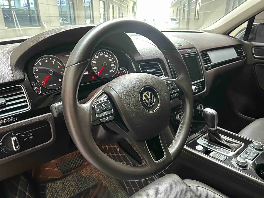 Volkswagen Touareg 2018 car image #8