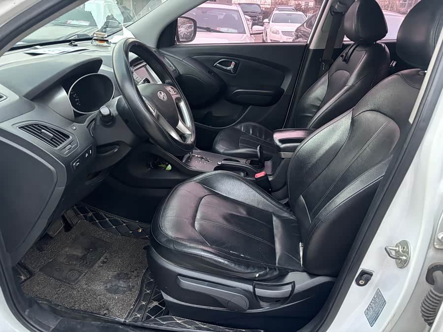 Hyundai ix35 2015 car image #8