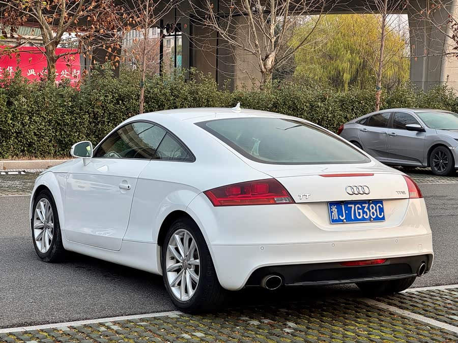 Audi TT 2011 car image #8