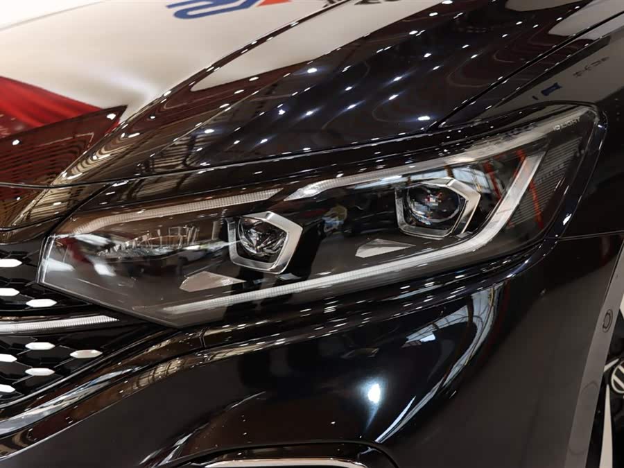 Volkswagen Passat 2025 car image #8