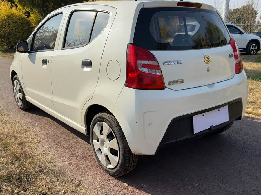 Suzuki 2013 car image #8
