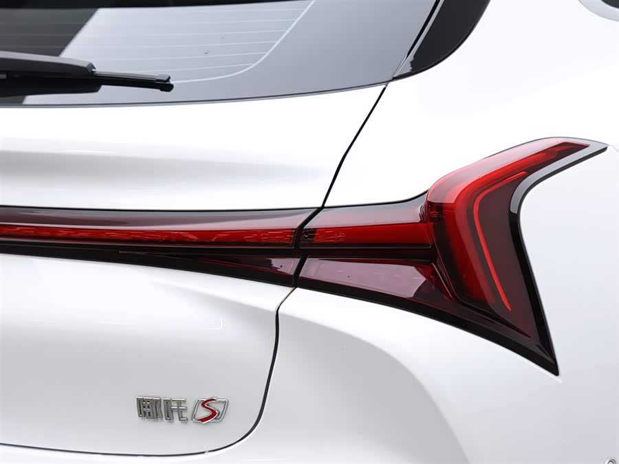 哪吒汽车 哪吒S猎装 2025 #8 哪吒汽车 哪吒S猎装 2025 汽车图片 #8