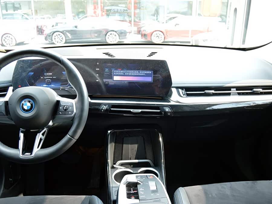 BMW iX1 2025 car image #8