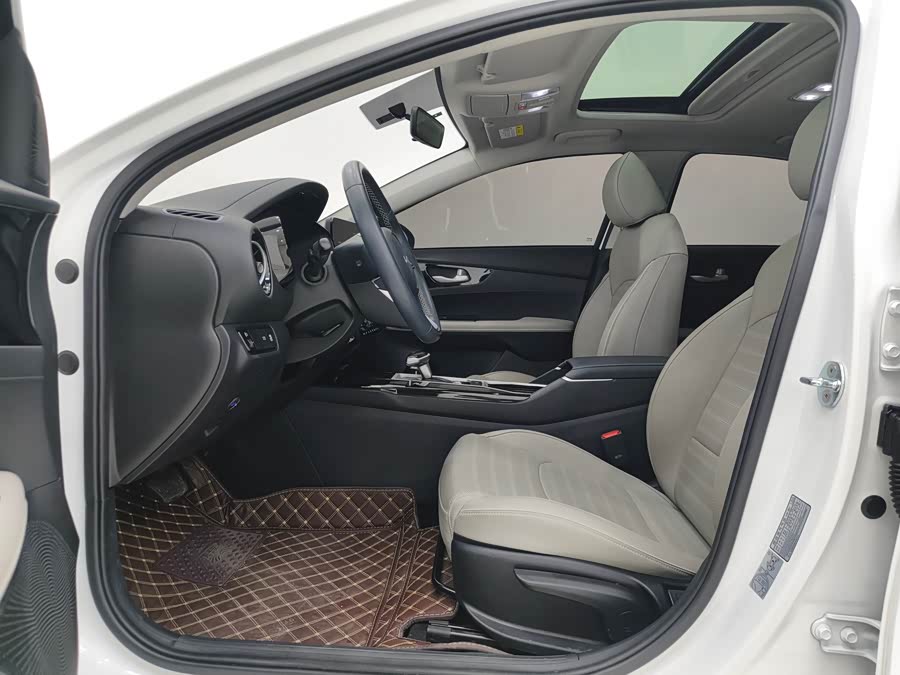 Kia K3 2023 car image #8