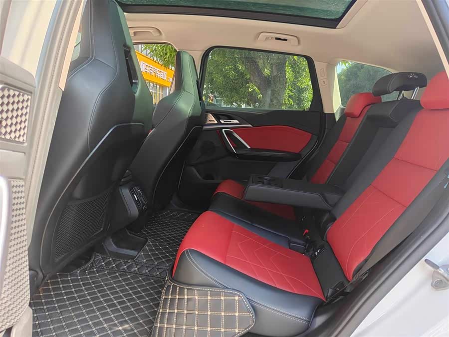 BMW iX1 2023 car image #8