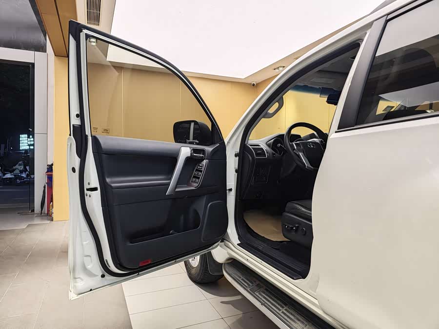 Toyota Land Cruiser Prado 2017 car image #8