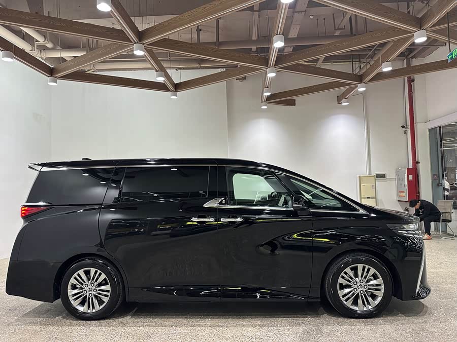Toyota 2025 car image #8