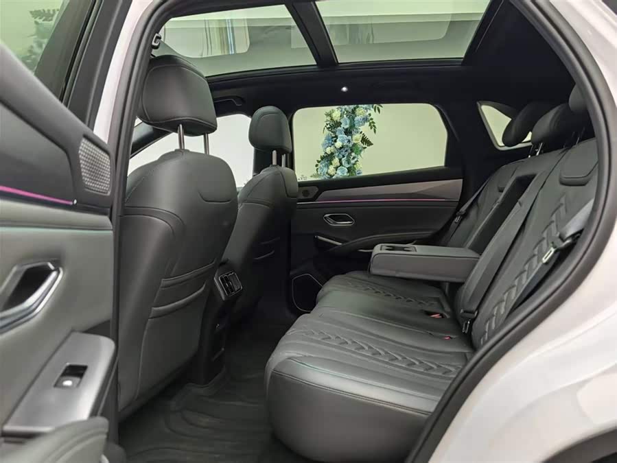 BYD SongL DM-i 2025 #8 BYD SongL DM-i 2025 car image #8