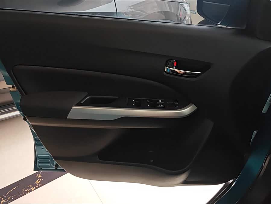 Suzuki Vitara 2018 immagine di auto #8