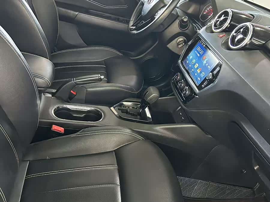 Soueast DX3 2019 car image #8