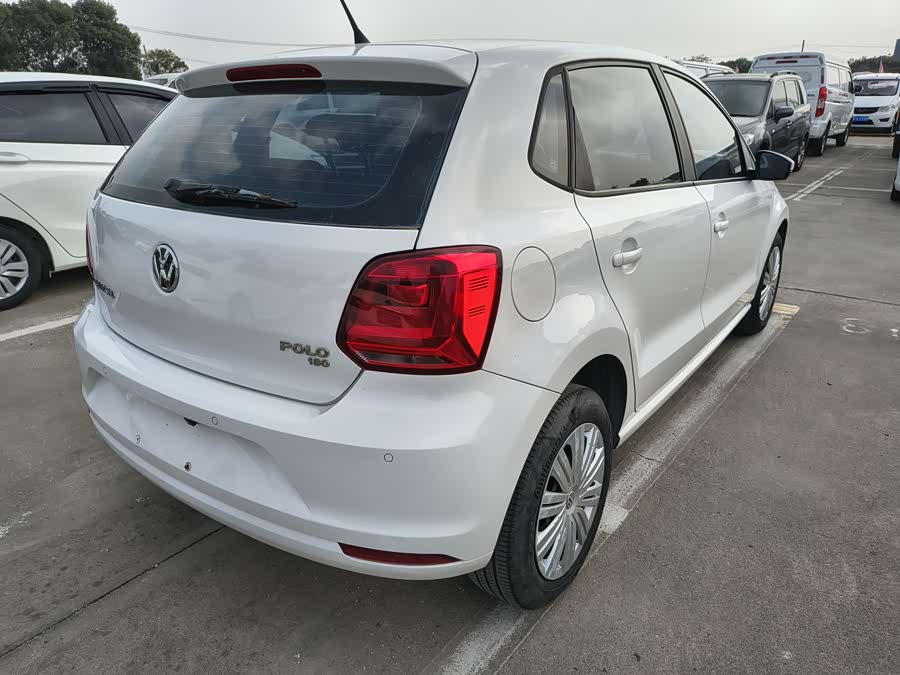 Volkswagen Polo 2016 car image #8