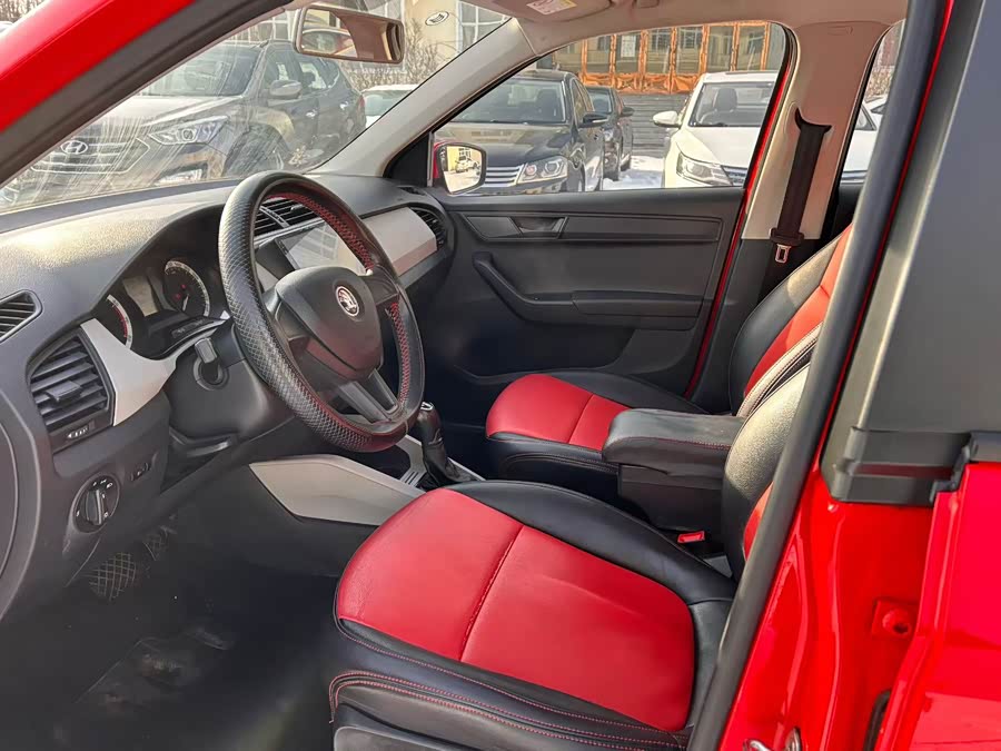 Skoda Fabia 2017 immagine di auto #8