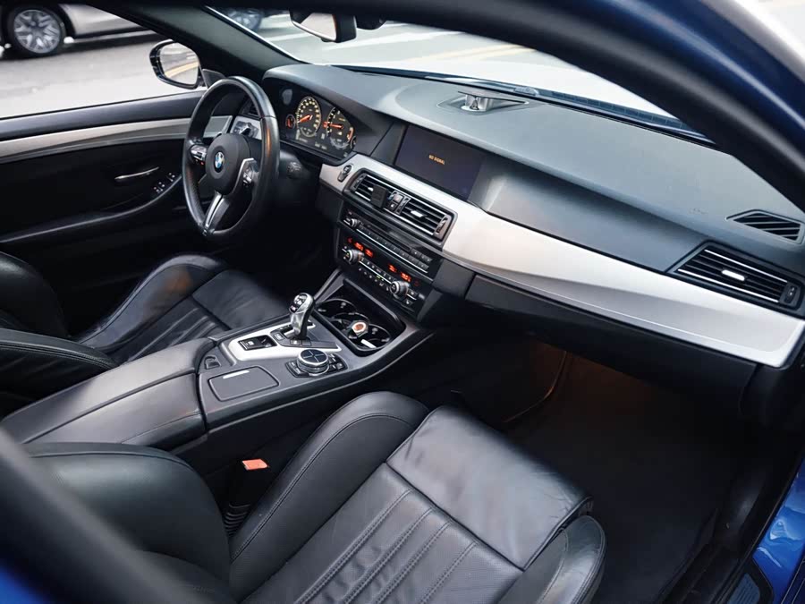 BMW M5 2014 car image #8