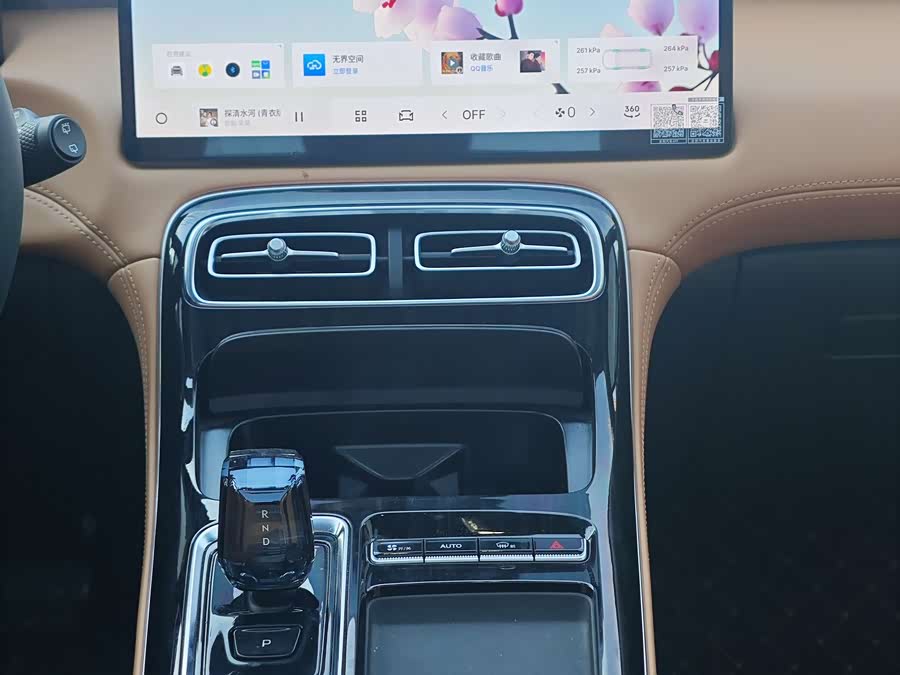 GEELY Boyue L 2025 car image #8