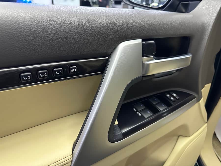 Toyota Land Cruiser 2016 #8 Toyota Land Cruiser 2016 car image #8