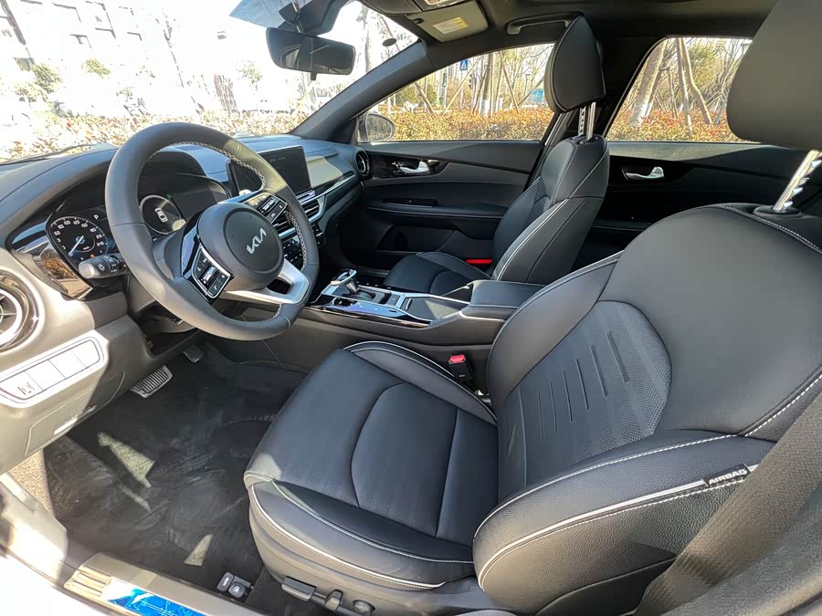 Kia K3 2023 car image #8
