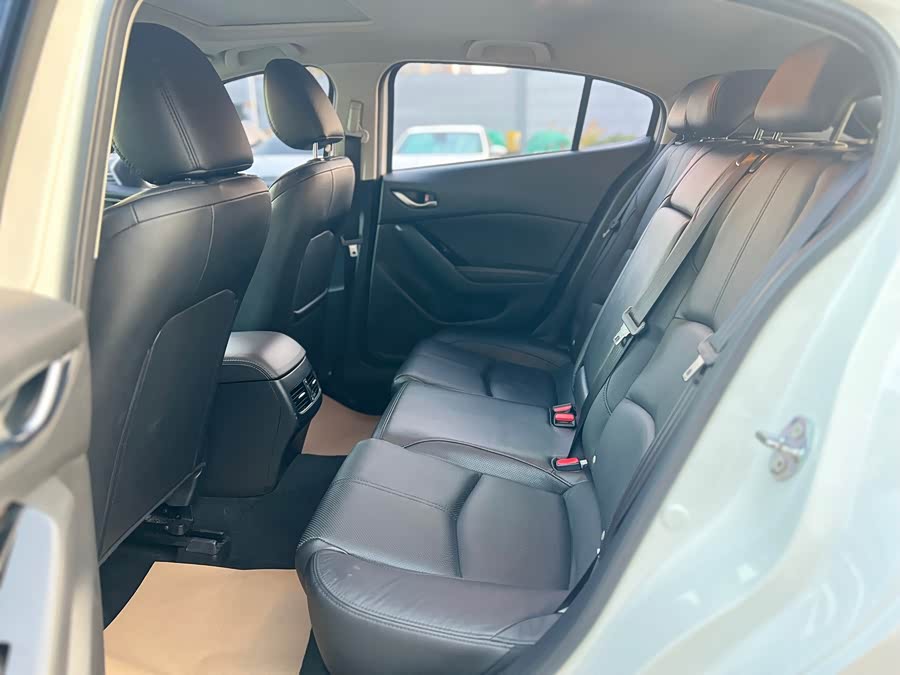 Mazda 3 Axela 2017 car image #8