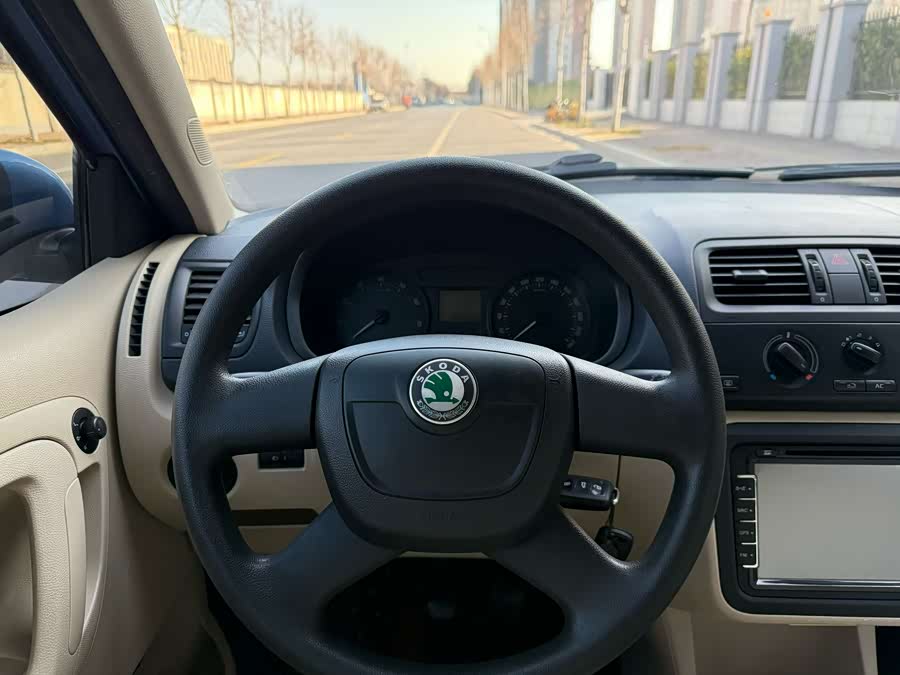 Skoda Fabia 2014 image de voiture #8