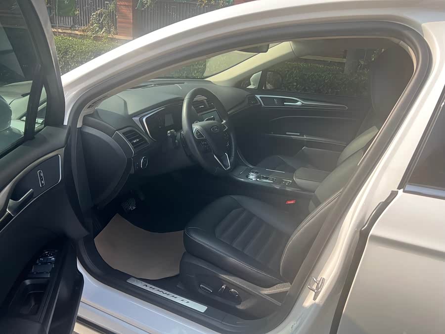 Ford Mondeo 2019 car image #8