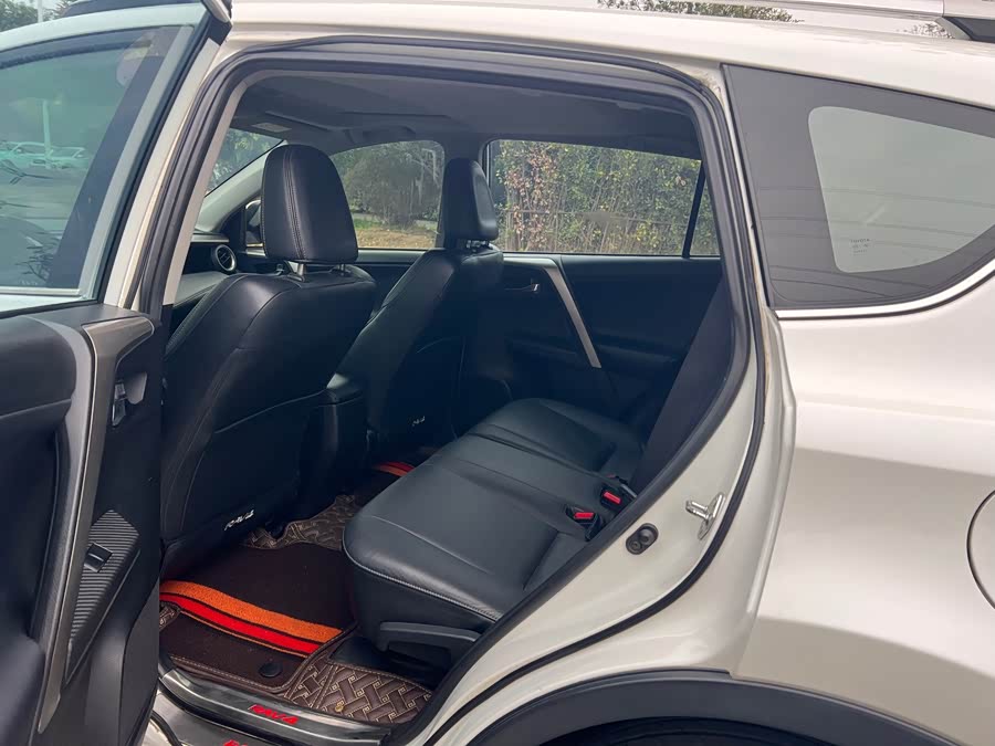 Toyota RAV4 2015 car image #8