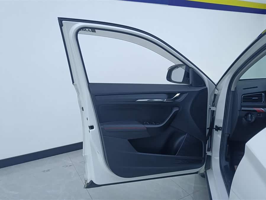 Skoda Kamiq 2020 car image #8