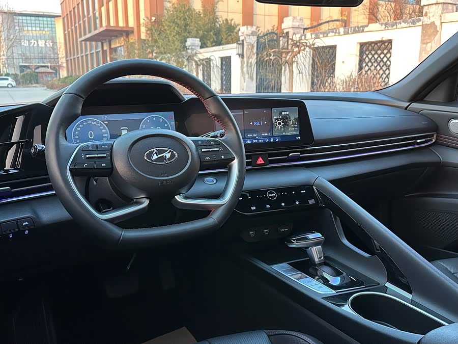 Hyundai Elantra 2023 car image #8