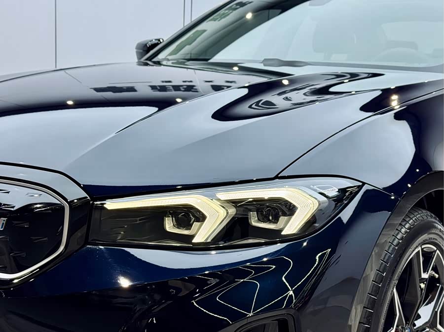 BMW i3 2023 car image #8