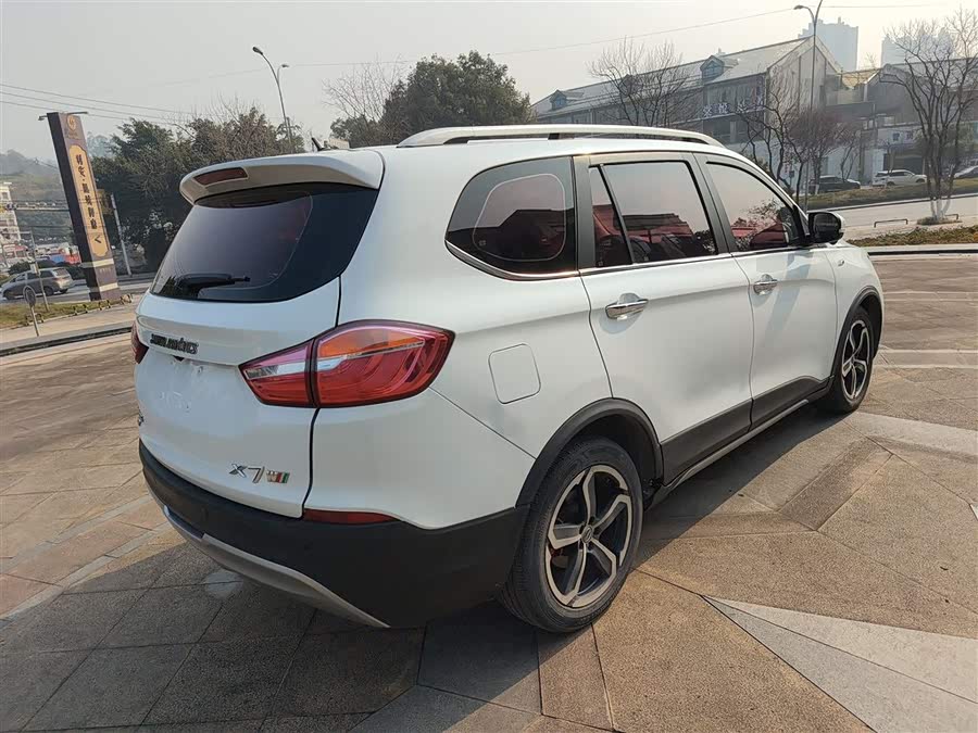 SWM X7 2018 imagen de coche #8