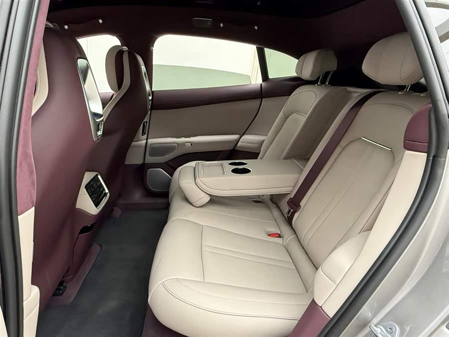 MI YU7 2025 immagine di auto #8