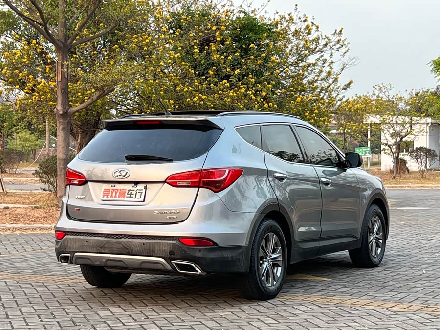 Hyundai Santa Fe 2015 car image #8