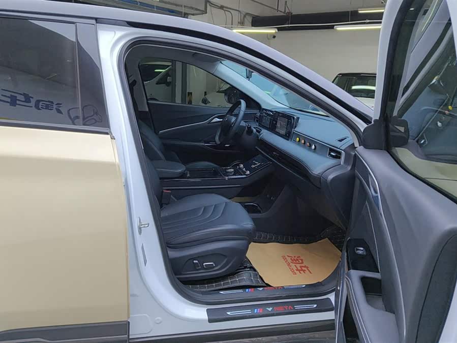 哪吒汽车 哪吒U 2022 #8 哪吒汽车 哪吒U 2022 汽车图片 #8